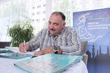 Бахрам Багирзаде провел автограф-сессию книги "Мечети Баку" (ФОТО)