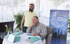 Бахрам Багирзаде провел автограф-сессию книги "Мечети Баку" (ФОТО)