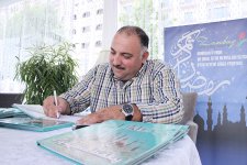Бахрам Багирзаде провел автограф-сессию книги "Мечети Баку" (ФОТО)