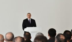 Президент Азербайджана ознакомился с условиями в здании, построенном для военнослужащих (ФОТО)