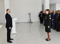 Президент Азербайджана ознакомился с условиями в здании, построенном для военнослужащих (ФОТО)