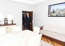 Президент Азербайджана ознакомился с условиями в здании, построенном для военнослужащих (ФОТО)