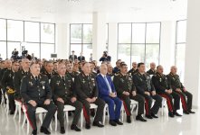 Президент Азербайджана ознакомился с условиями в здании, построенном для военнослужащих (ФОТО)