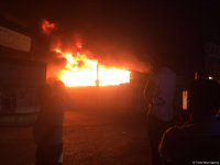 Big fire extinguished at car market in Baku (PHOTO/VIDEO)