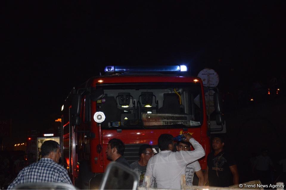 Big fire extinguished at car market in Baku (PHOTO/VIDEO)