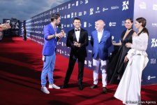 Звезды российской эстрады на красной дорожке фестиваля "Жара" в Баку (ФОТО)