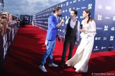 Звезды российской эстрады на красной дорожке фестиваля "Жара" в Баку (ФОТО)