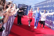 Звезды российской эстрады на красной дорожке фестиваля "Жара" в Баку (ФОТО)