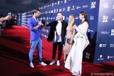 Звезды российской эстрады на красной дорожке фестиваля "Жара" в Баку (ФОТО)