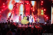 Грандиозный фестиваль "Жара" в Баку завершился композицией Магомаева и праздничным салютом (ФОТО)