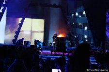 Грандиозный фестиваль "Жара" в Баку завершился композицией Магомаева и праздничным салютом (ФОТО)