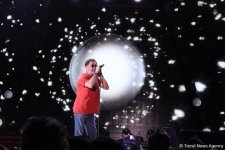 Грандиозный фестиваль "Жара" в Баку завершился композицией Магомаева и праздничным салютом (ФОТО)