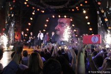 Грандиозный фестиваль "Жара" в Баку завершился композицией Магомаева и праздничным салютом (ФОТО)