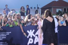 Российские звезды на красной дорожке фестиваля "Жара" в Баку – день второй (ФОТО)