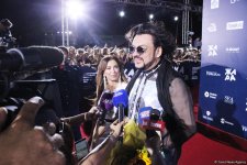 Российские звезды на красной дорожке фестиваля "Жара" в Баку – день второй (ФОТО)