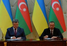 Azerbaijan, Ukraine sign several documents in Baku