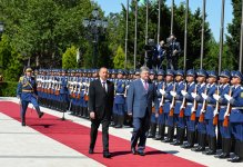 Baku holds official welcoming ceremony for Ukrainian president