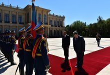 Baku holds official welcoming ceremony for Ukrainian president