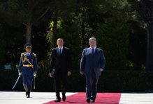 Baku holds official welcoming ceremony for Ukrainian president
