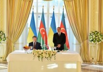 От имени Президента Ильхама Алиева дан официальный прием в честь Президента Украины