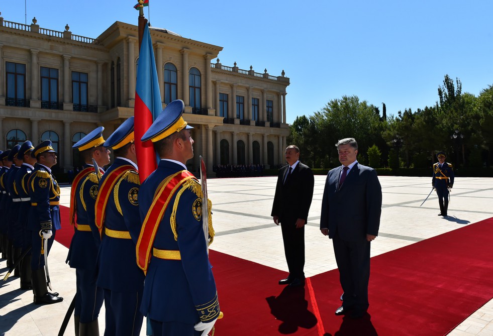 Baku holds official welcoming ceremony for Ukrainian president