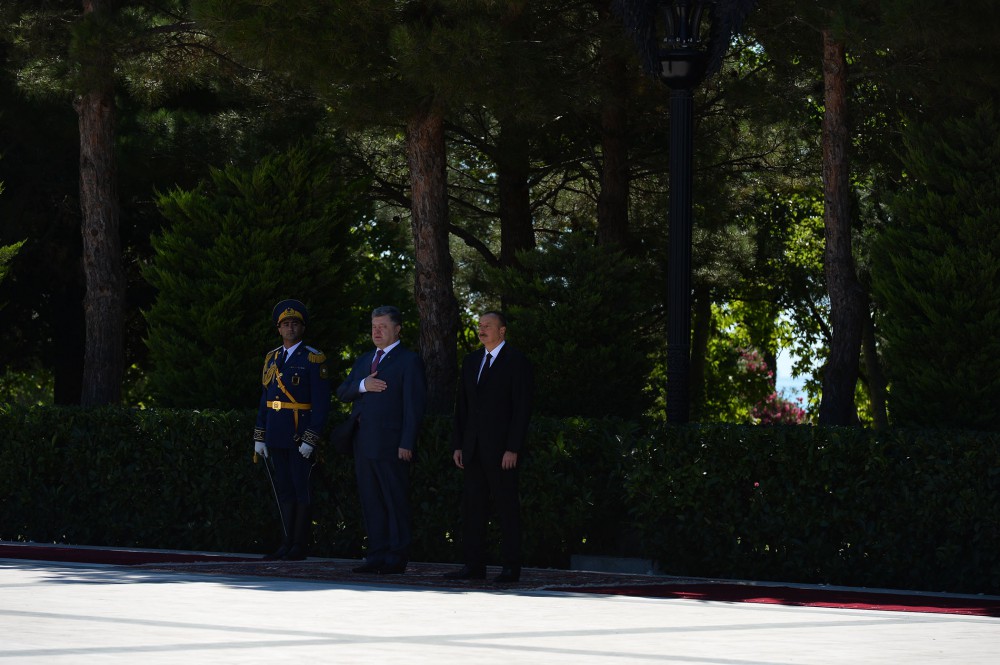 Baku holds official welcoming ceremony for Ukrainian president