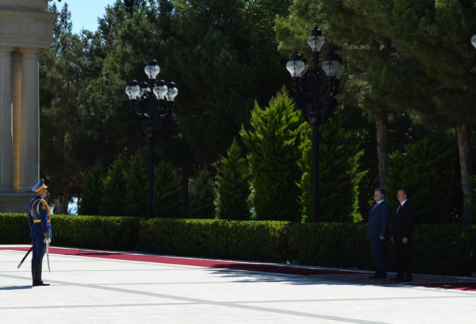 Baku holds official welcoming ceremony for Ukrainian president