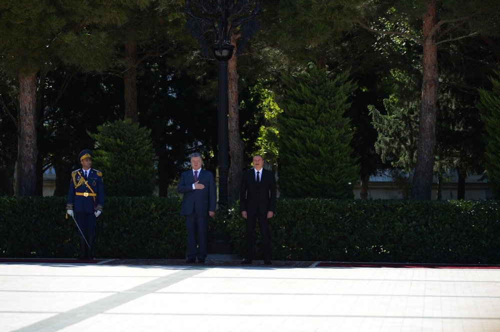 Baku holds official welcoming ceremony for Ukrainian president