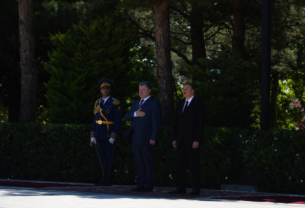 Baku holds official welcoming ceremony for Ukrainian president
