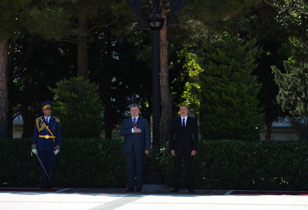 Baku holds official welcoming ceremony for Ukrainian president