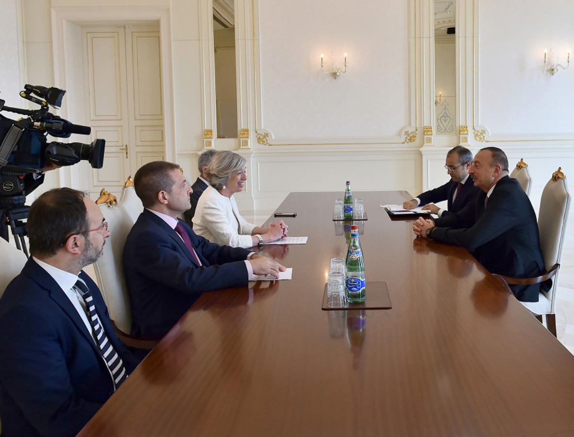 President Aliyev receives Italian minister of education, university and research