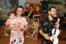 Популярный ведущий Lider TV провел праздничный семейный вечер (ФОТО)