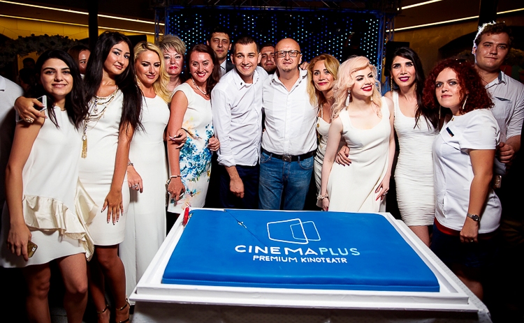 Торжественное открытие кинотеатра CinemaPlus в Amburan Mall: арки с цветами, шары и огромный дирижабль (ФОТО/ВИДЕО)
