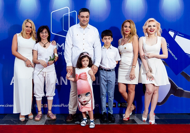 Торжественное открытие кинотеатра CinemaPlus в Amburan Mall: арки с цветами, шары и огромный дирижабль (ФОТО/ВИДЕО)