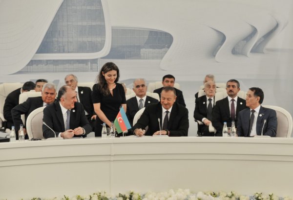 Azerbaijani, Russian, Iranian presidents sign Baku summit declaration