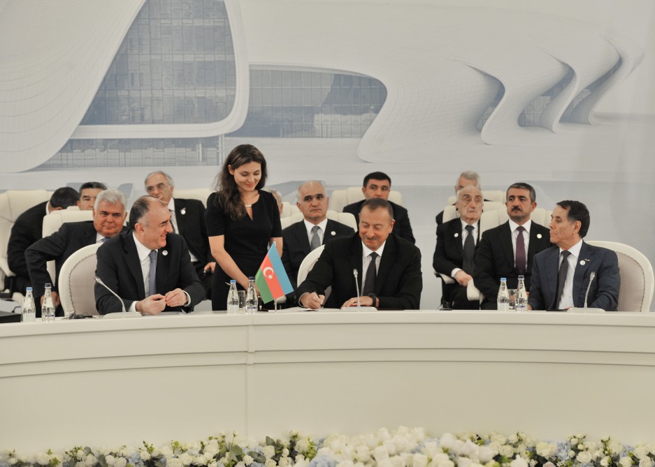 Azerbaijani, Russian, Iranian presidents sign Baku summit declaration