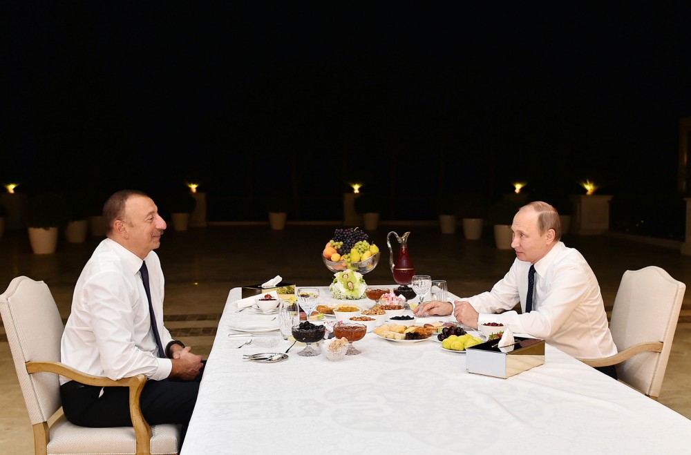 Президент Ильхам Алиев пригласил Владимира Путина к себе домой на чаепитие