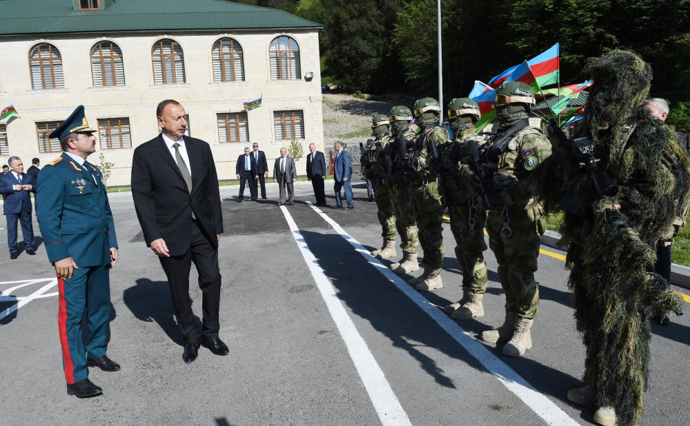 Президент Ильхам Алиев ознакомился с условиями, созданными на погранзаставе "Лаза" Шекинского погранотряда (ФОТО)