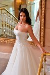 Бакинское лето: Красавицы в свадебных платьях и национальной одежде (ФОТО)
