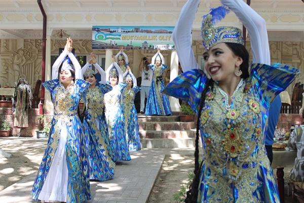 Карабахская одежда XVII-XIX веков представлена в Узбекистане (ФОТО)