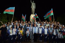 Азербайджанские олимпийцы посетили памятник Гейдара Алиева (ФОТО)