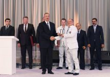 Президент Ильхам Алиев и его супруга встретились с участвовавшими в XXXI Летних Олимпийских играх спортсменами