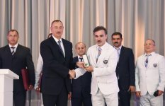 Президент Ильхам Алиев и его супруга встретились с участвовавшими в XXXI Летних Олимпийских играх спортсменами