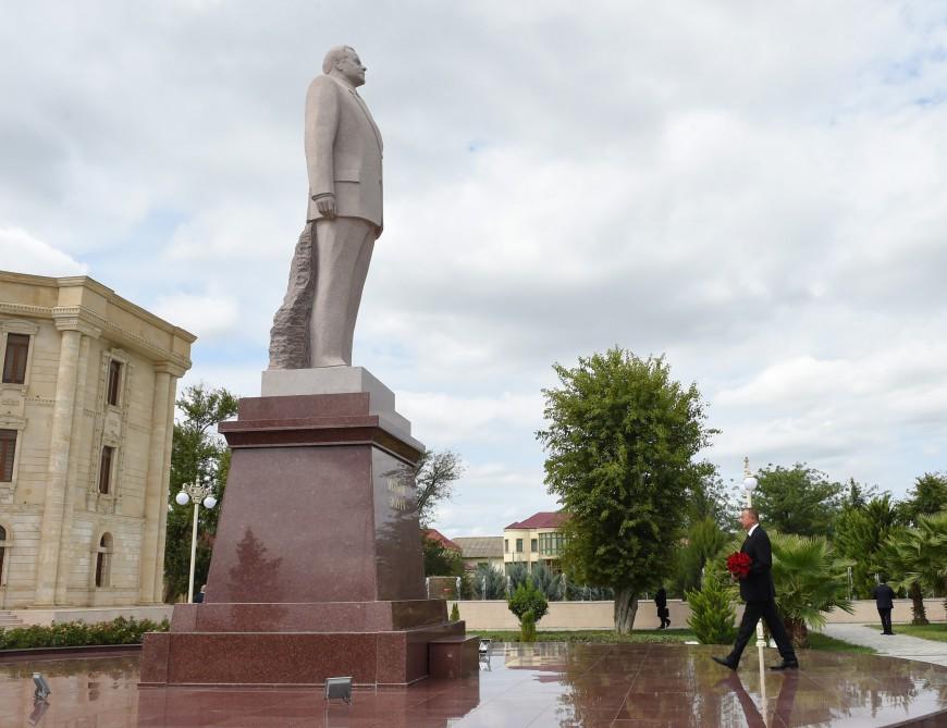 Президент Ильхам Алиев  прибыл в Сальянский район