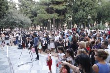Азербайджанские исполнители перенеслись в атмосферу 60-70-х годов (ФОТО)