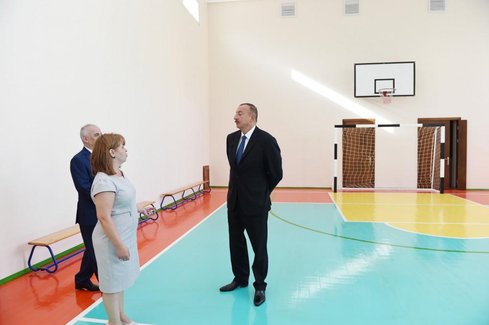 Президент  Ильхам Алиев ознакомился с условиями, созданными в новом учебном корпусе школы № 245 в Баку (ФОТО)