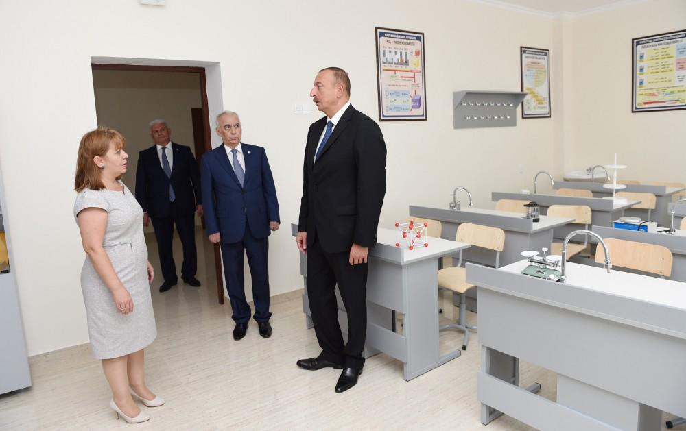 Президент  Ильхам Алиев ознакомился с условиями, созданными в новом учебном корпусе школы № 245 в Баку (ФОТО)