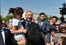 Президент Ильхам Алиев встретился с жителями города Худат (ФОТО)