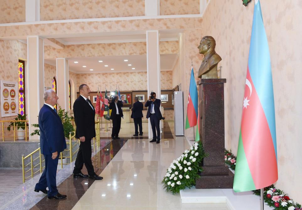 Президент Азербайджана ознакомился с условиями на Площади флага и Музее флага в Хачмазе (ФОТО)
