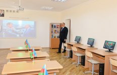 Президент Ильхам Алиев ознакомился с условиями, созданными в школе-лицее номер 261 в Баку (ФОТО) (версия 2)